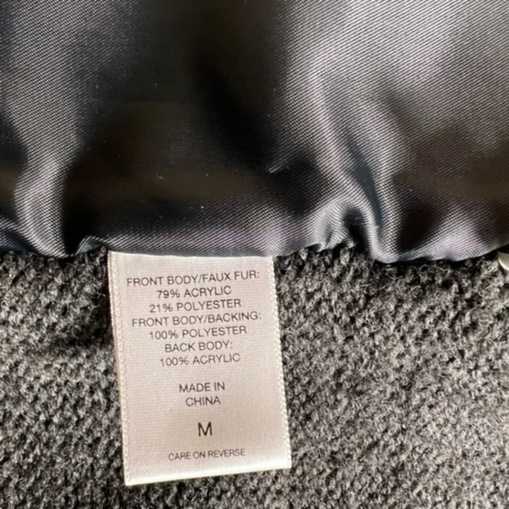 New York & Company Faux Fur Vest Women's Size Medium Grey‎